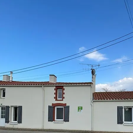 Maison De Plain-pied Avec Jardin, Proche Plages Et Exploitations Agricoles, Confort Inclus - Fr-1-426-526 * Falleron